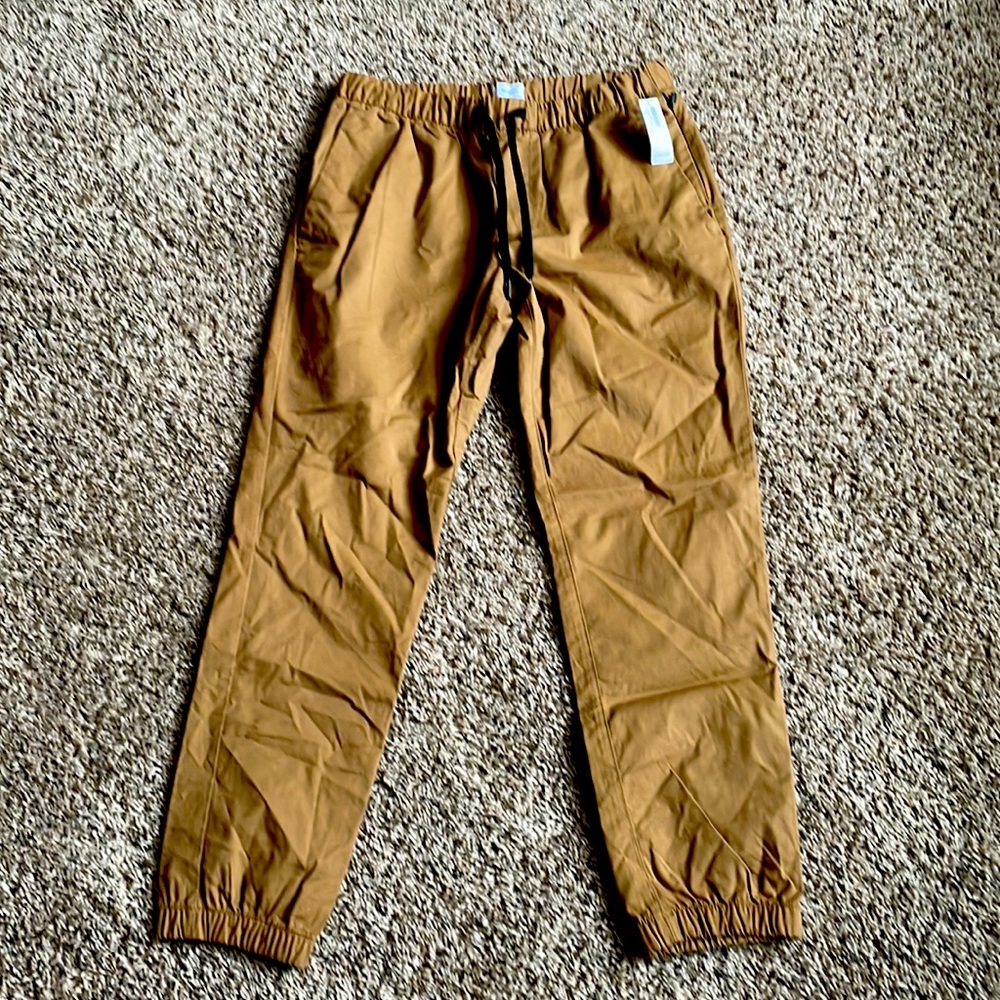 Men’s medium Old Navy khaki dress pants/joggers NWT